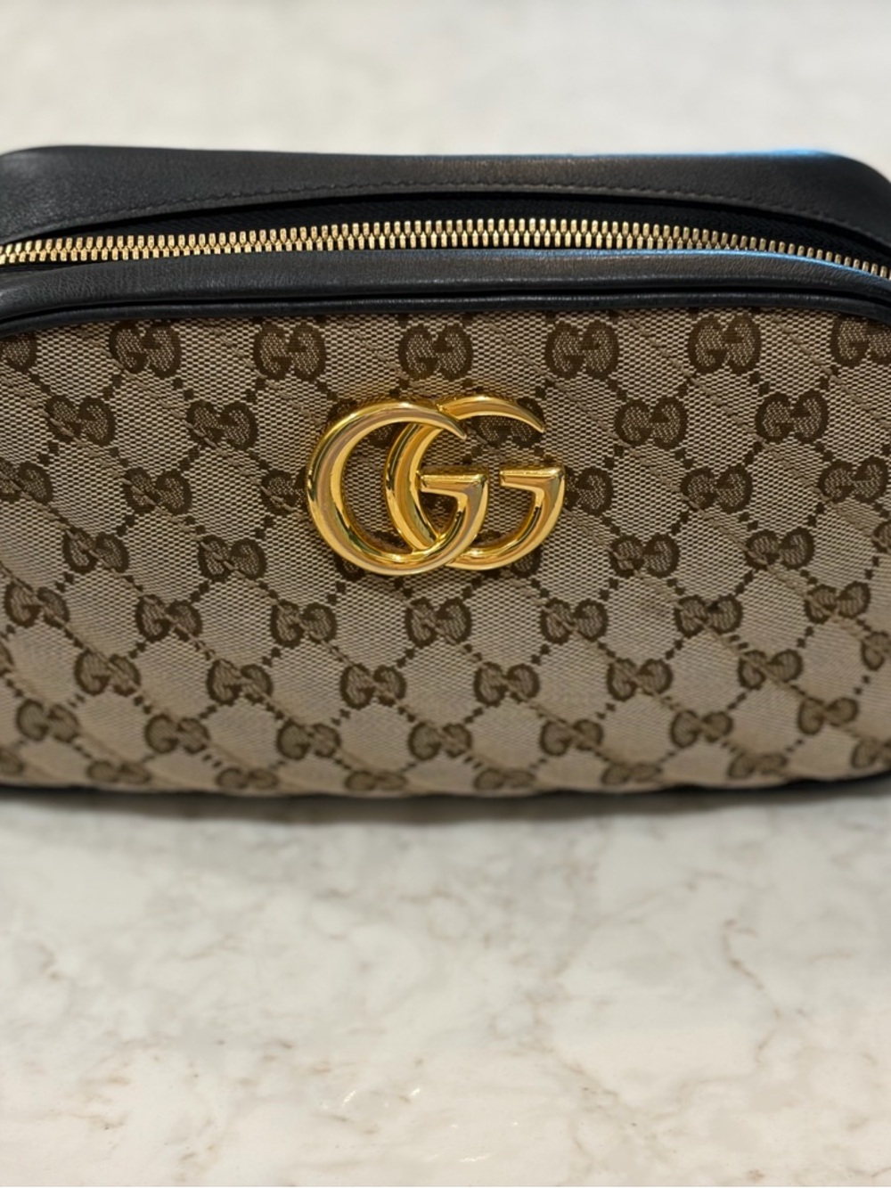 GUCCI
Authentic Monogram Matelasse Diagonal
Small GG Marmont Chain
Shoulder Bag